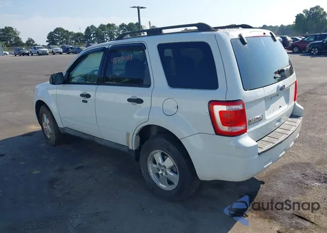 2011 Ford Escape Xlt z USA, uszkodzony, nr VIN 1FMCU9D76BKB26492